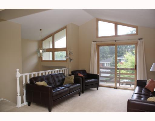 7 Lynmar Road Pittsburgh, PA 15209 - Photo 5 of 18 Living Room.