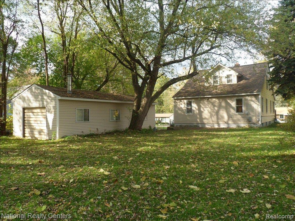 5475 Elizabeth Lake Road Waterford, MI 48327 - Photo 5 of 11 SAM_1003