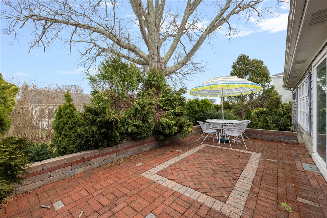 30 Maywood Road Narragansett, RI 02882 - Photo 14 of 50