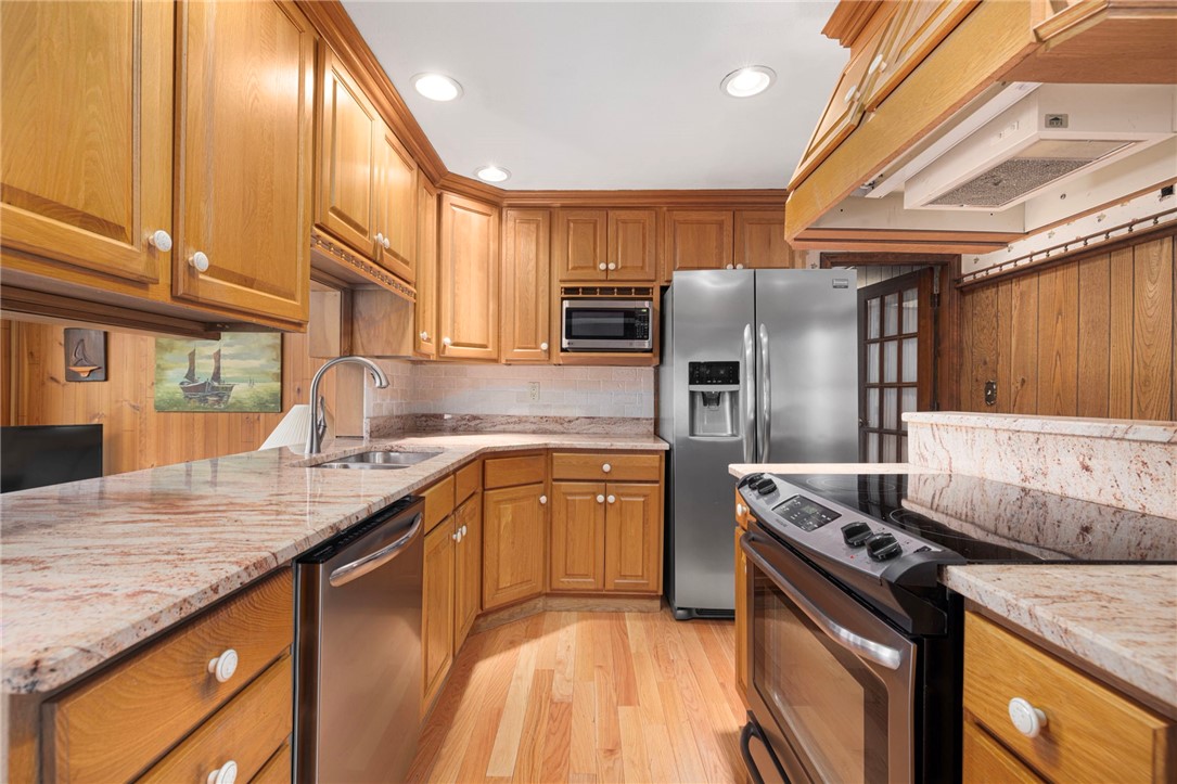 30 Maywood Road Narragansett, RI 02882 - Photo 40 of 50