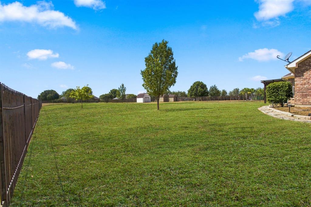 116 Springfield Circle Red Oak, TX 75165 - Photo 4 of 22 Gallery Image 4