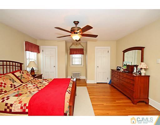 33 Edgewood Road Edison, NJ 08820 - Photo 17 of 25 a bedroom with a bed and a chandelier