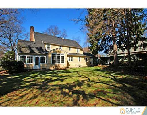 33 Edgewood Road Edison, NJ 08820 - Photo 23 of 25 a front view of a house with a garden