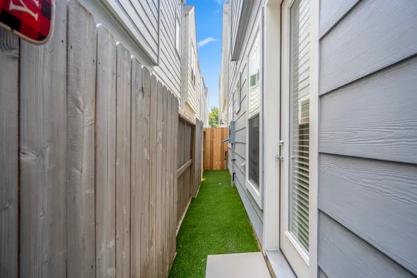 $319,990 | 5233 Hillman Street, Unit B, Houston, TX 77023