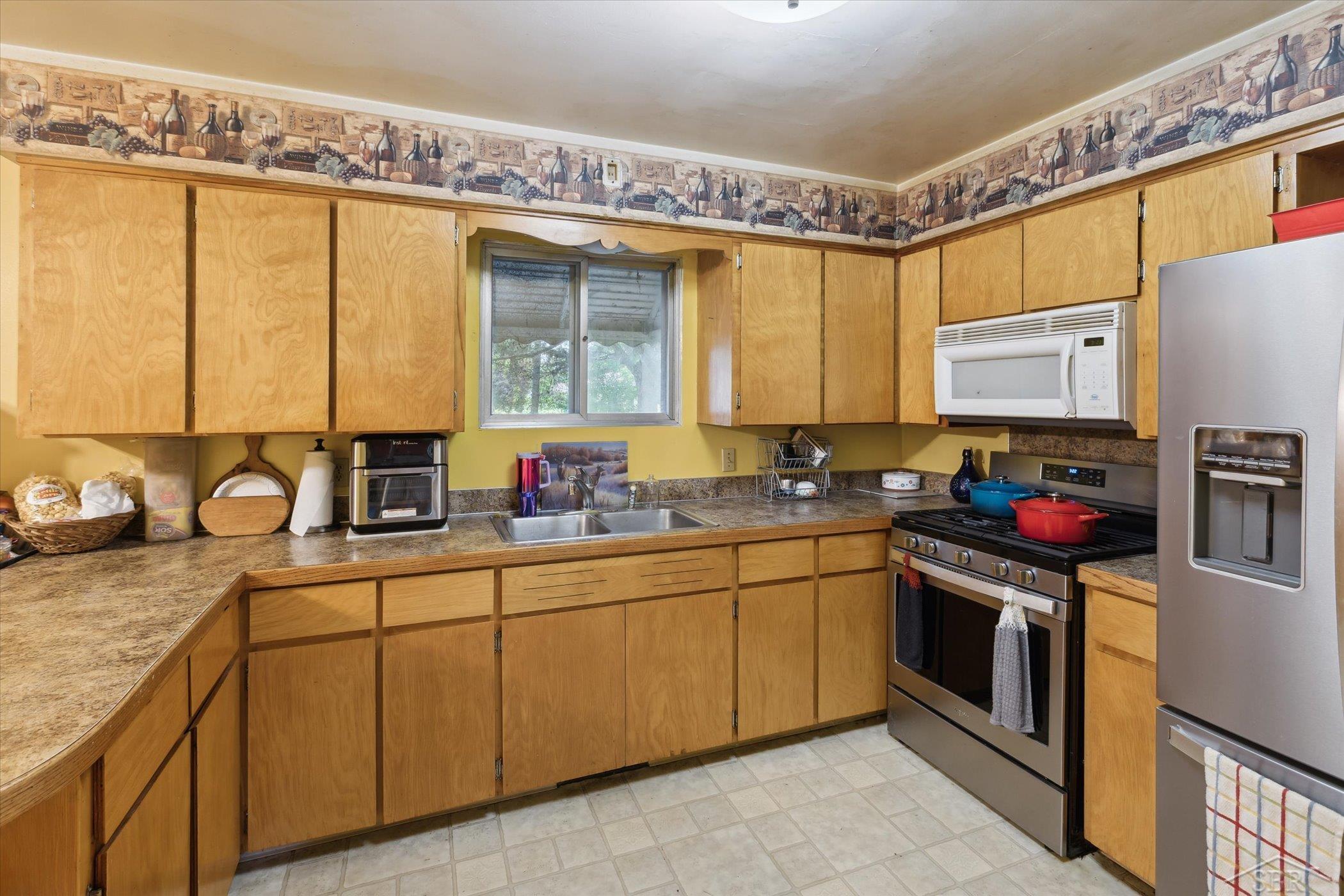 358 South Lincoln Road Bay City, MI 48708 - Photo 6 of 44 50181070-db9003f3-688f-4d7b-b1dc-8374757566ed.JPG