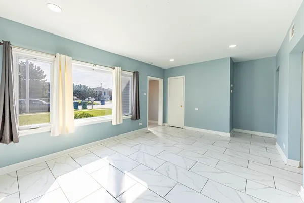 $2,500 | 7740 Laramie Avenue, Burbank, IL 60459