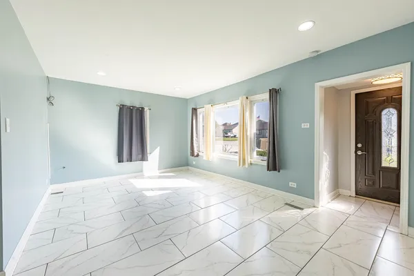 $2,500 | 7740 Laramie Avenue, Burbank, IL 60459