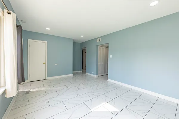 $2,500 | 7740 Laramie Avenue, Burbank, IL 60459