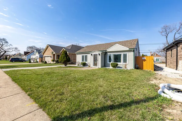 $2,500 | 7740 Laramie Avenue, Burbank, IL 60459