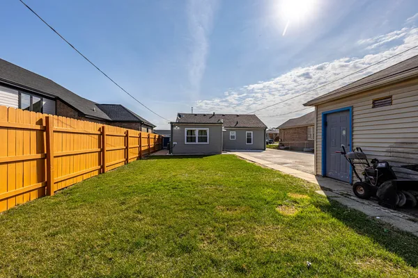 $2,500 | 7740 Laramie Avenue, Burbank, IL 60459