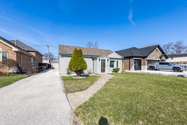 $2,500 | 7740 Laramie Avenue, Burbank, IL 60459