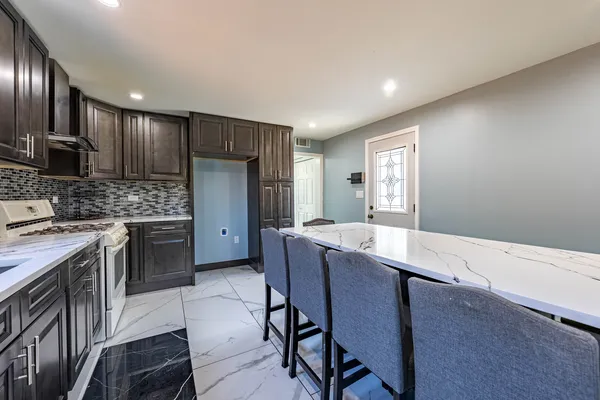 $2,500 | 7740 Laramie Avenue, Burbank, IL 60459