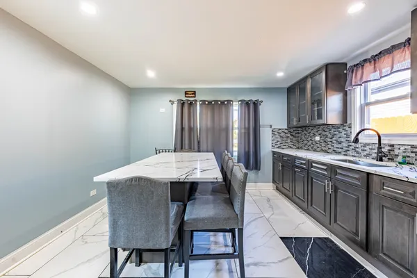 $2,500 | 7740 Laramie Avenue, Burbank, IL 60459