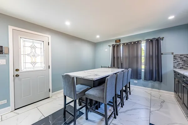 $2,500 | 7740 Laramie Avenue, Burbank, IL 60459