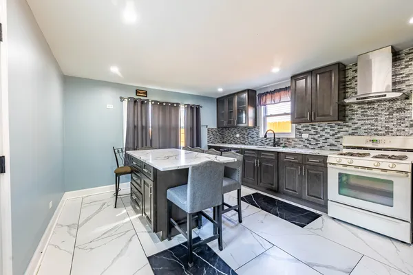 $2,500 | 7740 Laramie Avenue, Burbank, IL 60459