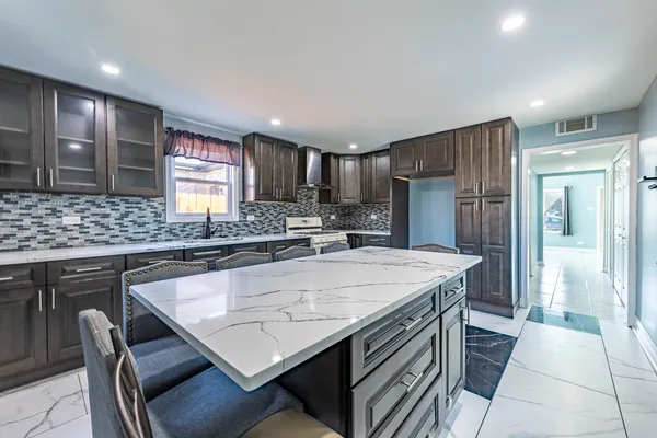 $2,500 | 7740 Laramie Avenue, Burbank, IL 60459