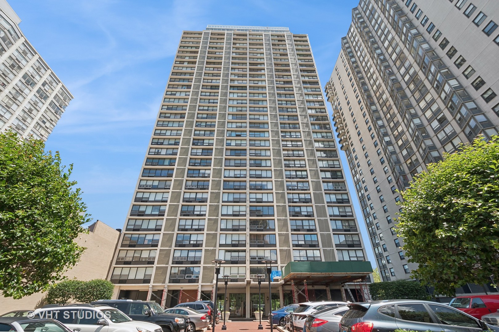 5733 North Sheridan Road, Unit 16A Chicago, IL 60660 - Photo 1 of 29 front view of a building