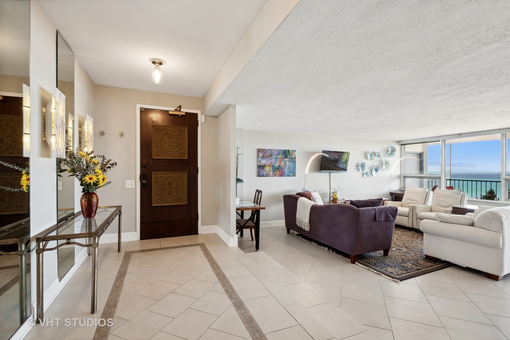 5733 North Sheridan Road, Unit 16A Chicago, IL 60660 - Photo 20 of 29 a living room with furniture and a potted plant