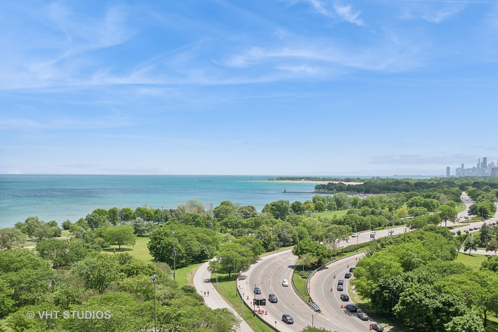 5733 North Sheridan Road, Unit 16A Chicago, IL 60660 - Photo 3 of 29 an aerial view of a houses with a yard