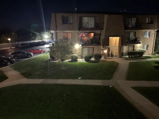 $119,900 | 4905 West 109th Street, Unit 202, Oak Lawn, IL 60453