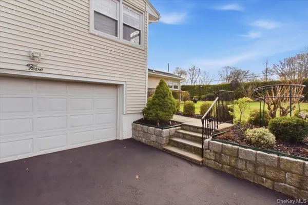 $1,199,000 | 5 Avis Drive, New Rochelle, NY 10804