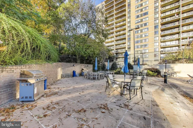 $1,900 | 5500 Holmes Run Parkway, Unit 220, Alexandria, VA 22304