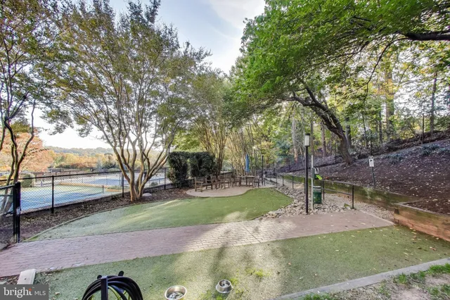 $1,900 | 5500 Holmes Run Parkway, Unit 220, Alexandria, VA 22304