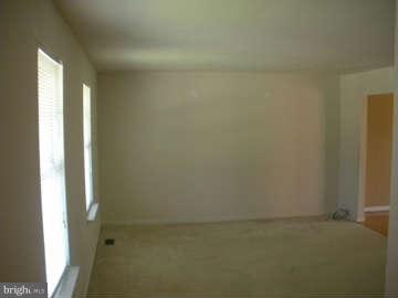 1387 Ridge Commons Boulevard Hanover, MD 21076 - Photo 8 of 25 Living Room