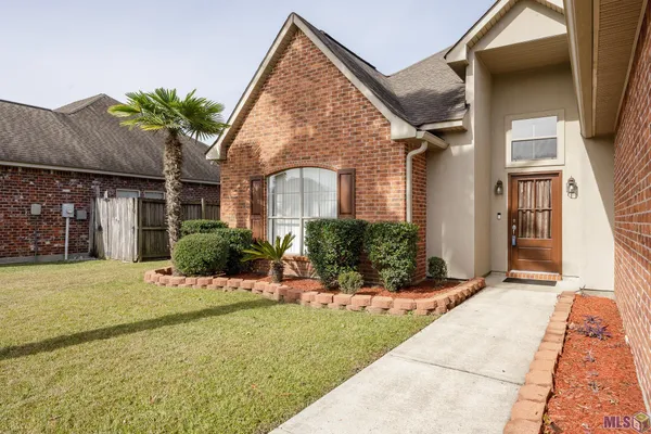 $329,900 | 37420 Cypress Trace Avenue, Geismar, LA 70734