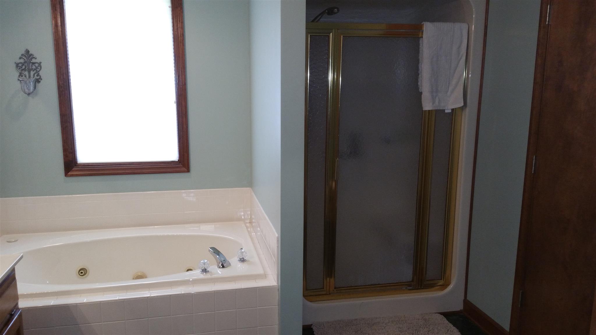 155 Knights Church Road Decherd, TN 37324 - Photo 12 of 29 a bathroom with a bathtub