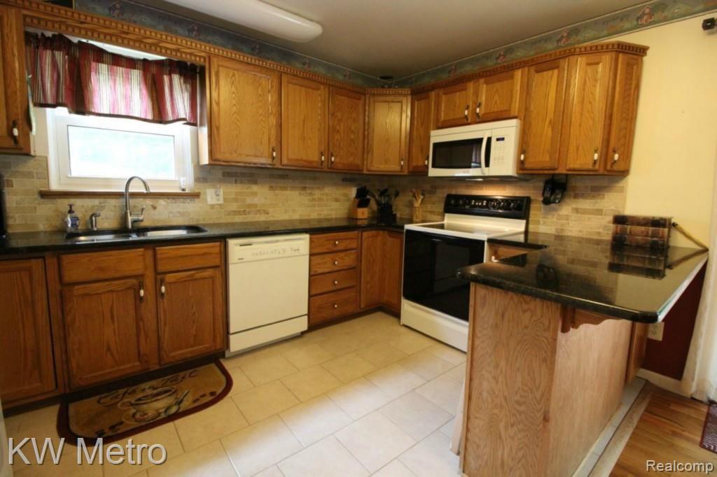 42591 Park Ridge Road Novi, MI 48375 - Photo 12 of 42