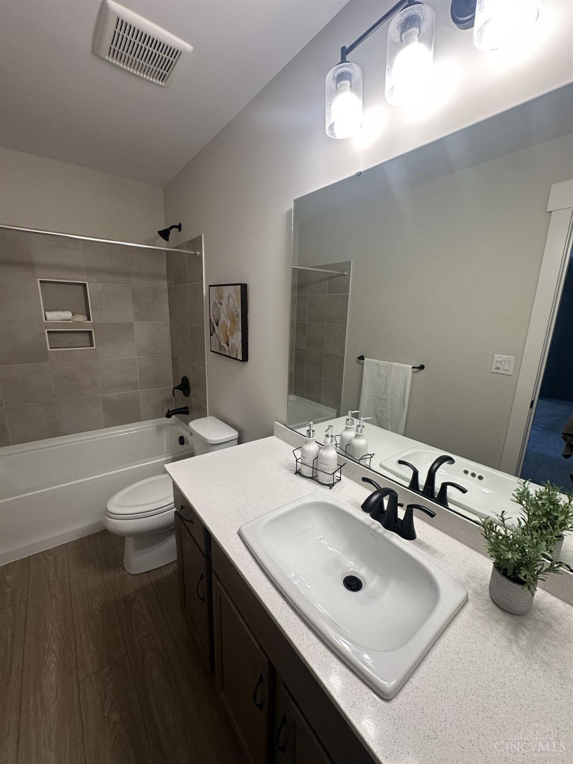 11134 Snider Road Cincinnati, OH 45249 - Photo 29 of 42 3rd (upper level) hallway bathroom