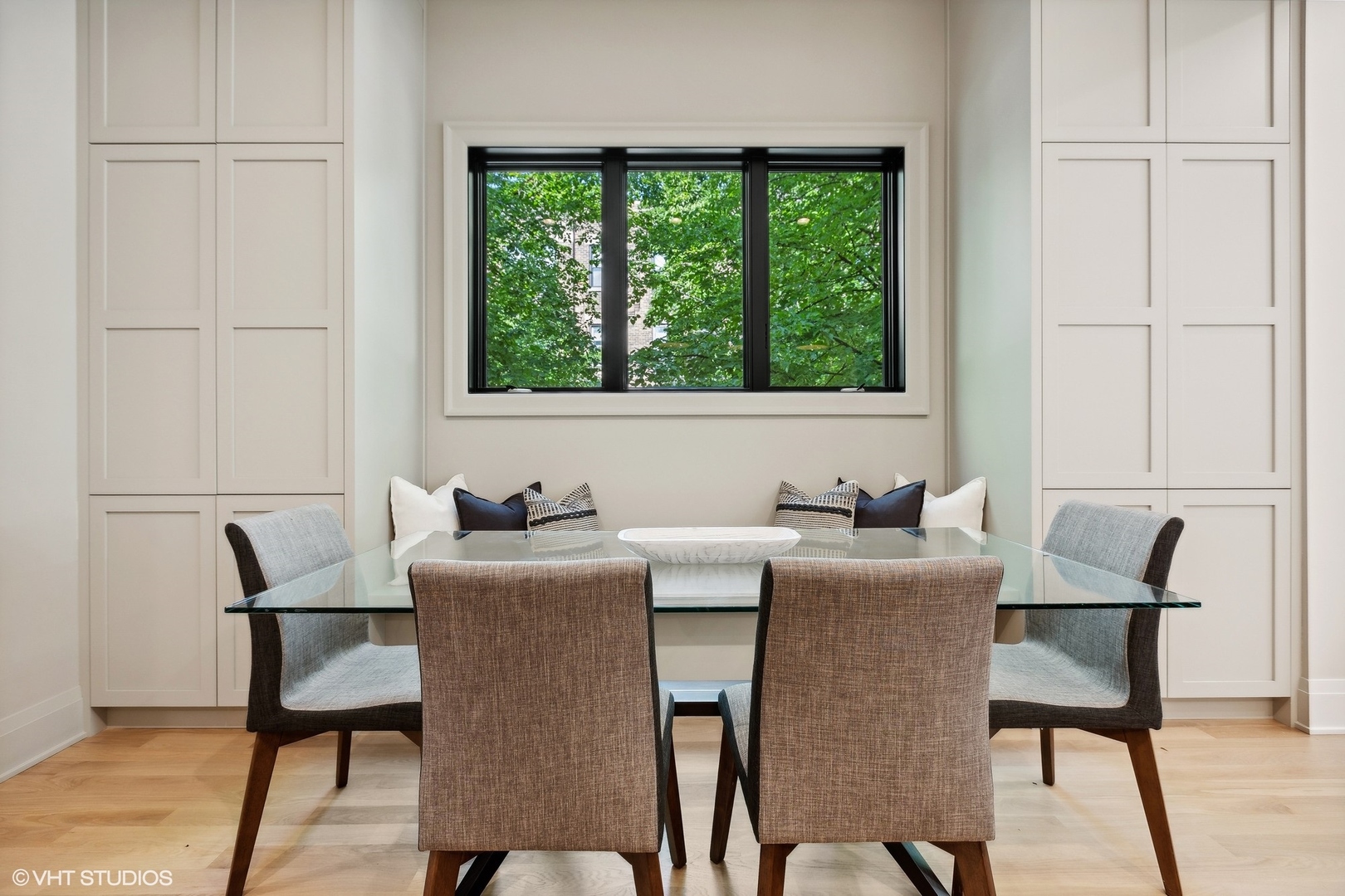 1850 West Cuyler Avenue Chicago, IL 60613 - Photo 12 of 58 a dining room with furniture and window