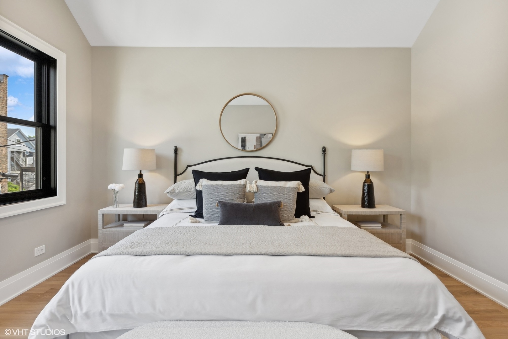 1850 West Cuyler Avenue Chicago, IL 60613 - Photo 24 of 58 a bedroom with a bed and a night stand
