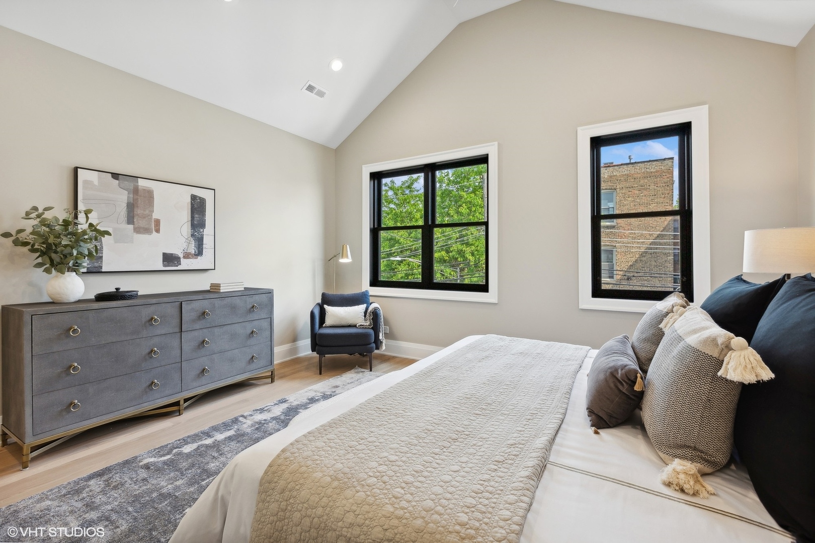 1850 West Cuyler Avenue Chicago, IL 60613 - Photo 25 of 58 a bedroom with a bed and a dresser