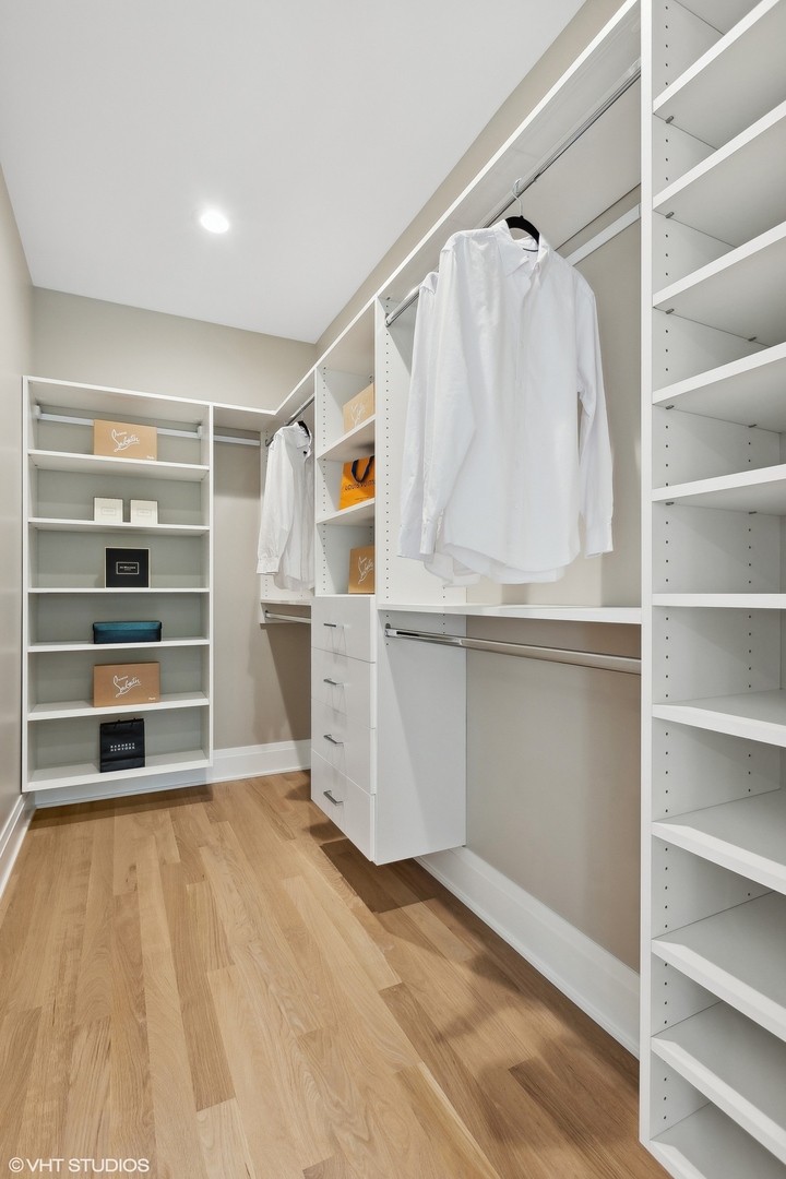 1850 West Cuyler Avenue Chicago, IL 60613 - Photo 29 of 58 a view of an empty room with empty shelves