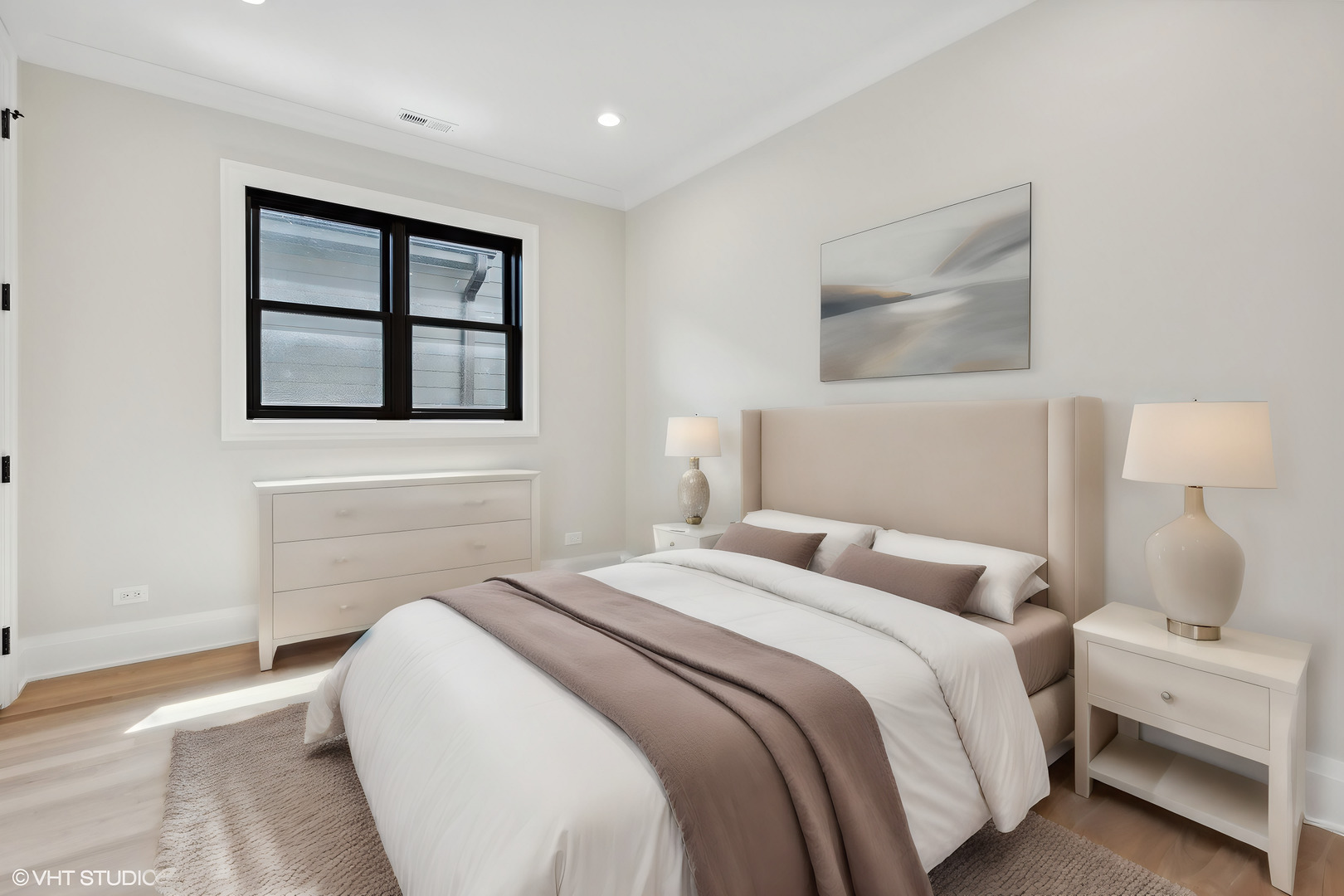 1850 West Cuyler Avenue Chicago, IL 60613 - Photo 38 of 58 a bedroom with a bed and a painting on the wall