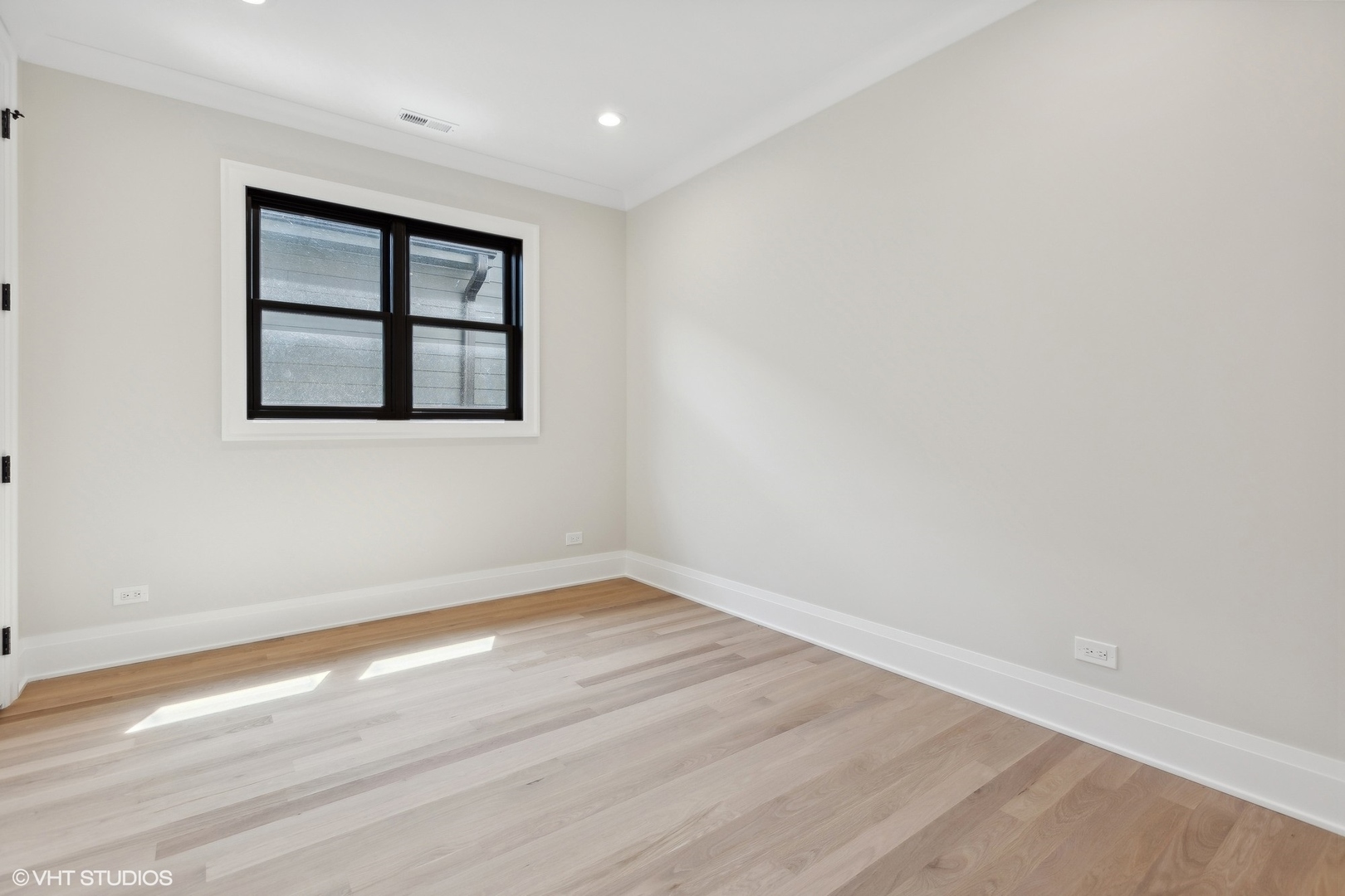 1850 West Cuyler Avenue Chicago, IL 60613 - Photo 39 of 58 a view of an empty room with wooden floor and a window