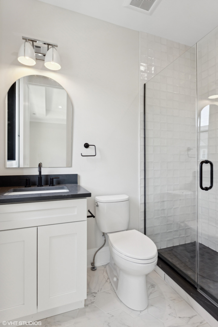 1850 West Cuyler Avenue Chicago, IL 60613 - Photo 45 of 58