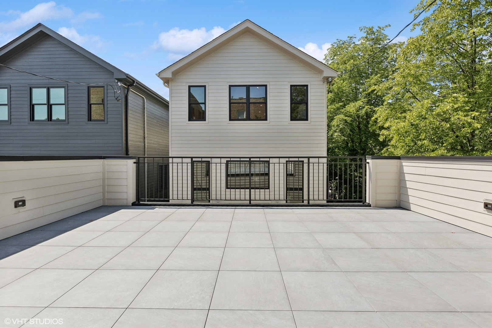 1850 West Cuyler Avenue Chicago, IL 60613 - Photo 55 of 58 a front view of a house with a yard