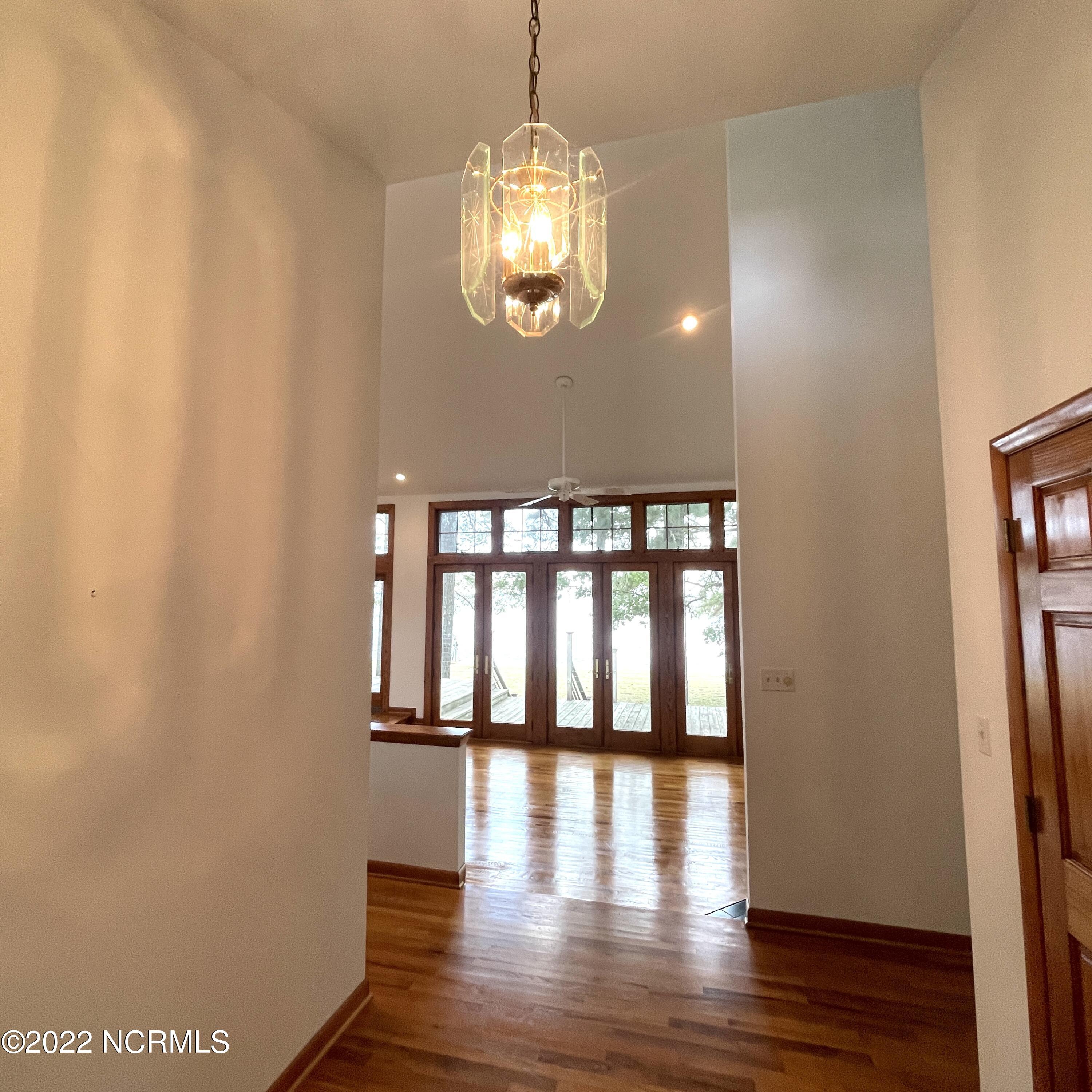 118 Horniblow Point Road Edenton, NC 27932 - Photo 5 of 33 Foyer2