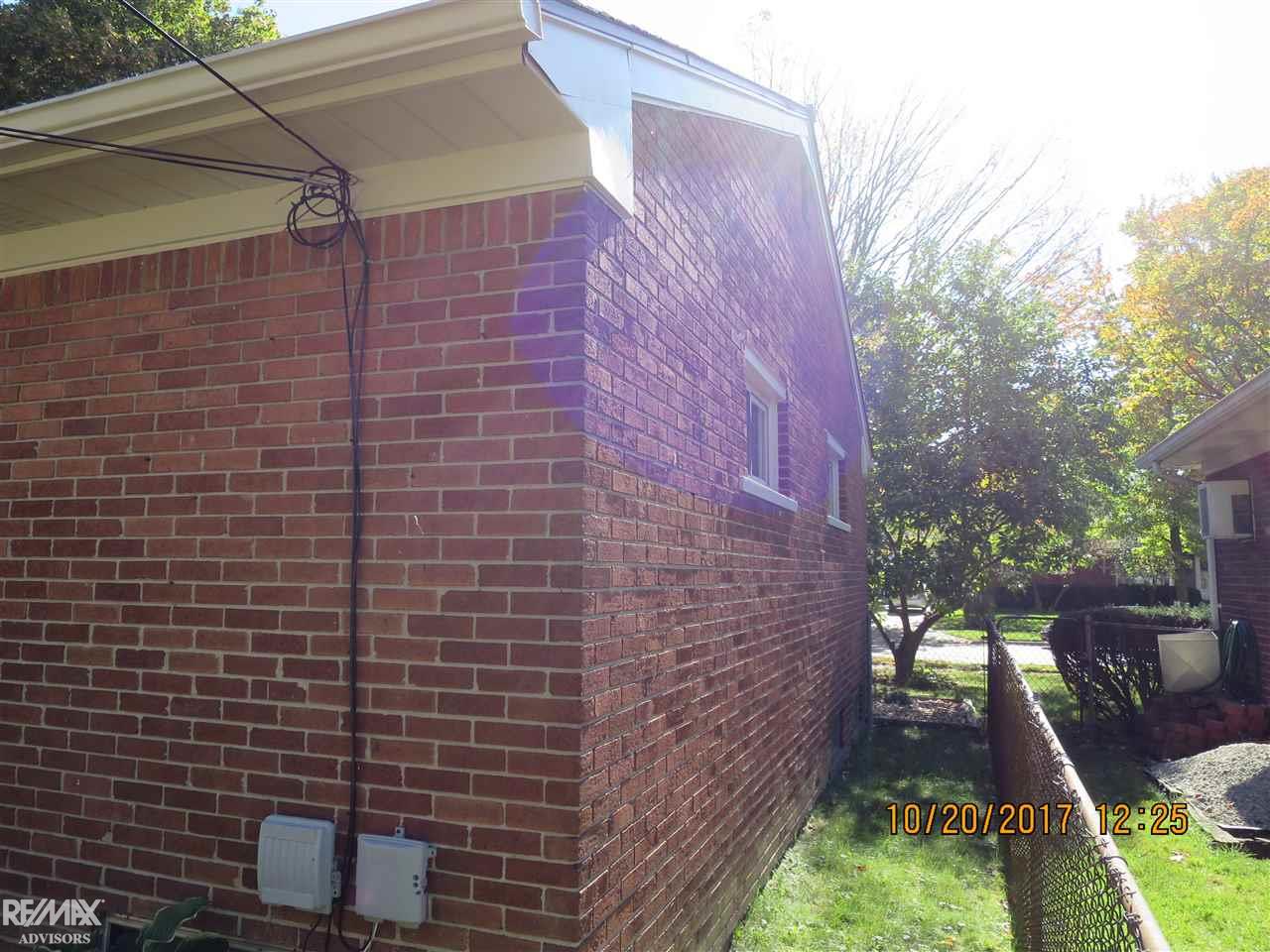 1690 Hampton Road Mount Clemens, MI 48043 - Photo 23 of 38 31333745-22.JPG
