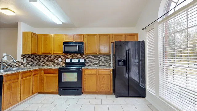 $2,100 | 806 North Willow Drive, Houston, TX 77073