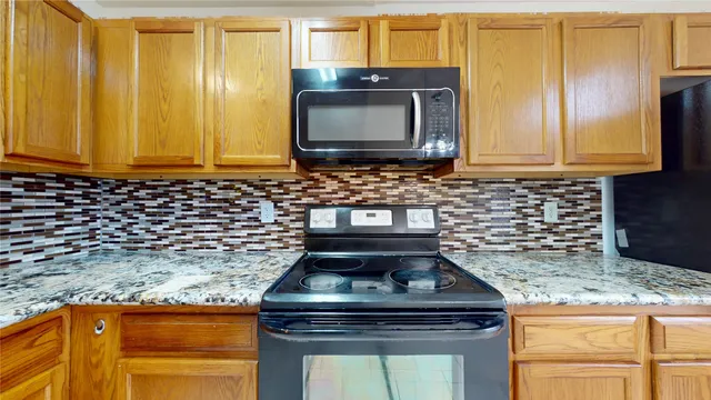 $2,100 | 806 North Willow Drive, Houston, TX 77073