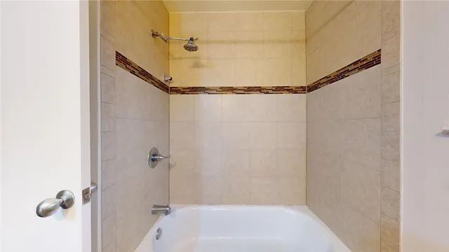 $2,100 | 806 North Willow Drive, Houston, TX 77073