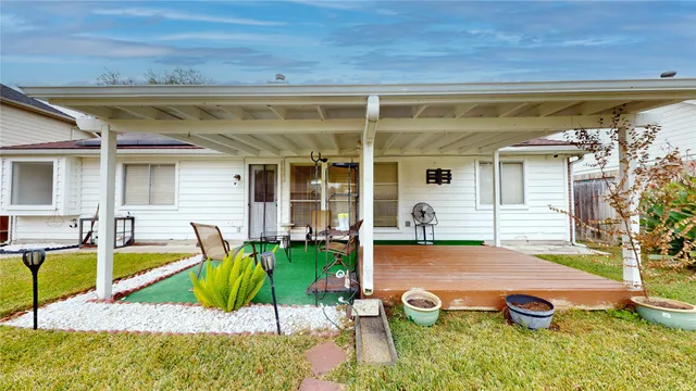 $2,100 | 806 North Willow Drive, Houston, TX 77073