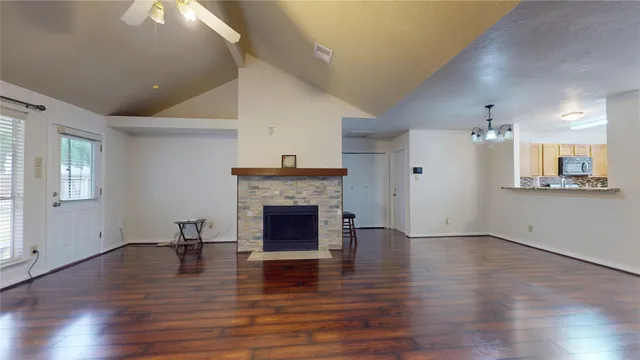 $2,100 | 806 North Willow Drive, Houston, TX 77073