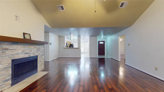 $2,100 | 806 North Willow Drive, Houston, TX 77073