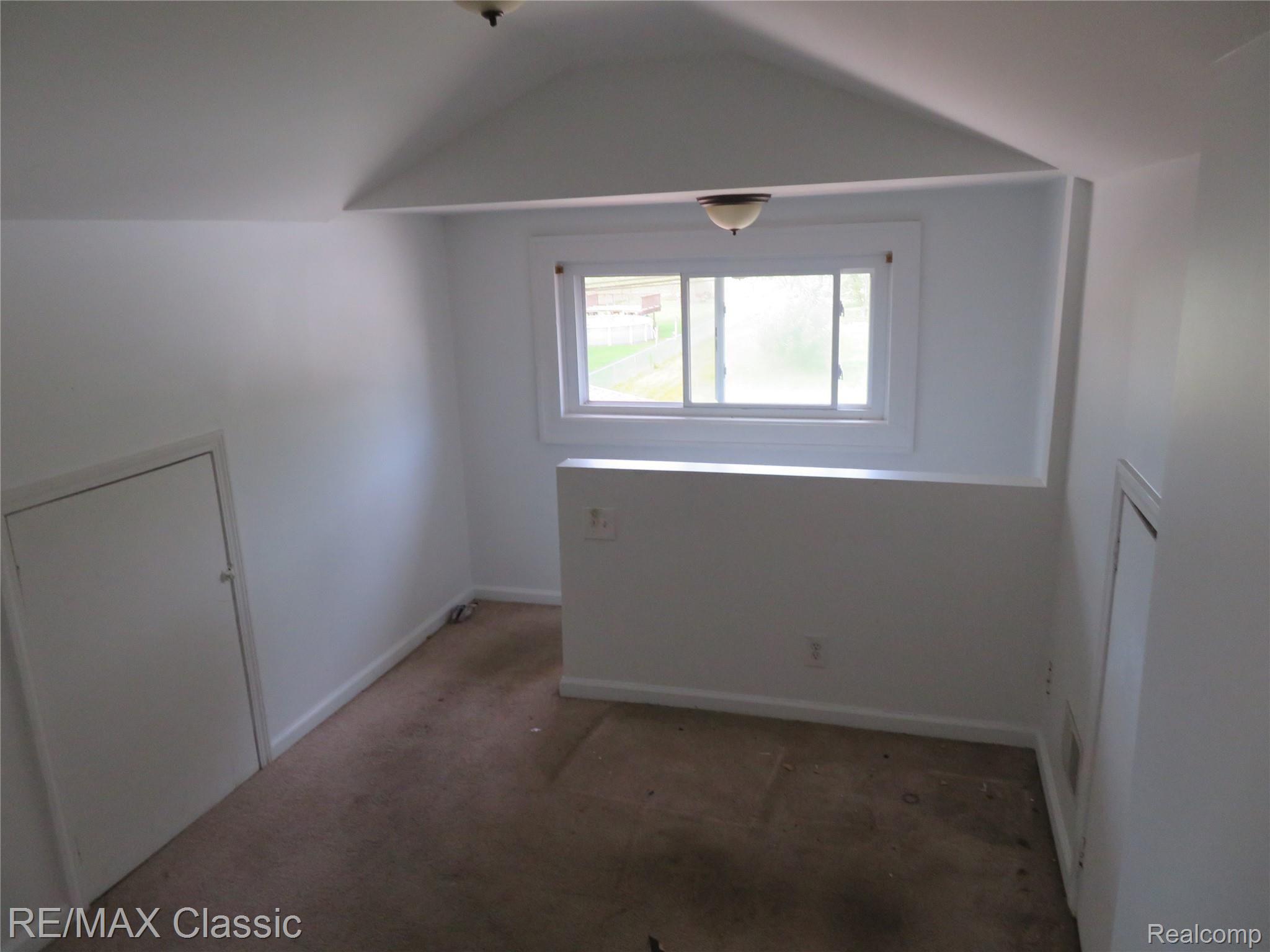 18731 Common Road Roseville, MI 48066 - Photo 19 of 27 IMG_4139.JPG