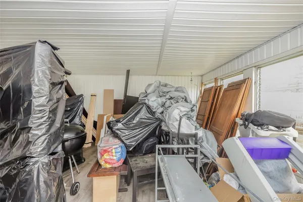 a view of entryway with furniture
